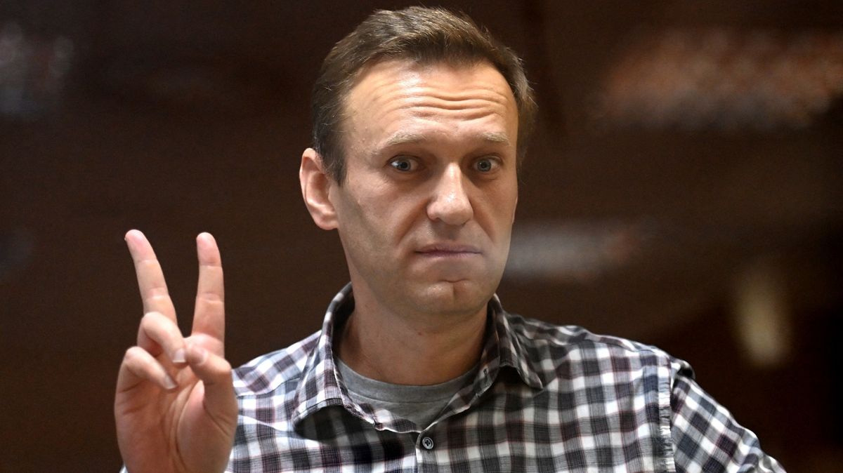 Navalnyj půjde do vězení, potvrdil soud. Délku trestu mu ale mírně snížil